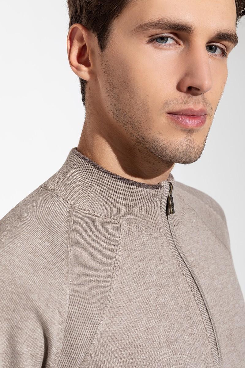 Beżowy sweter męski