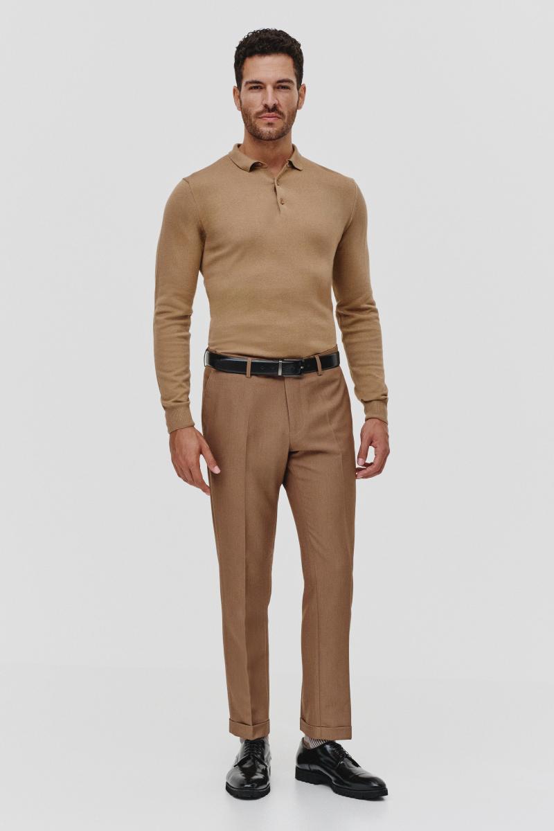 kamelowy sweter polo