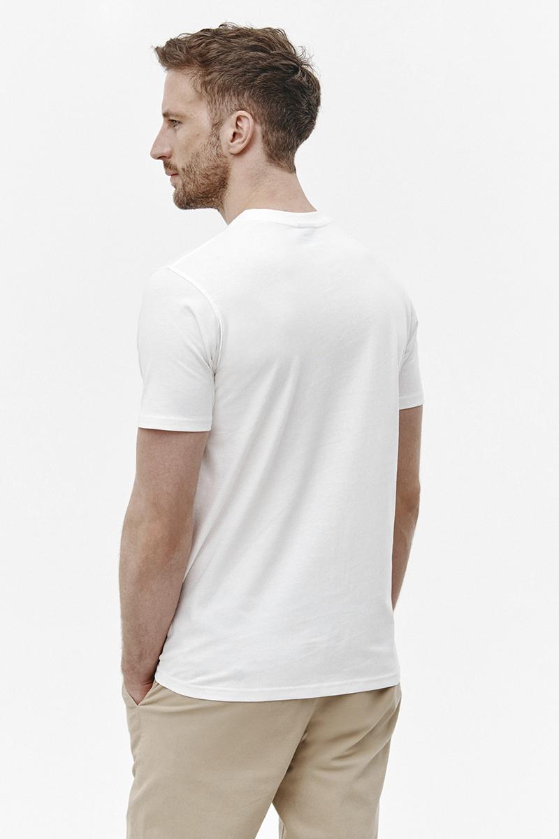 biały t-shirt z nadrukiem