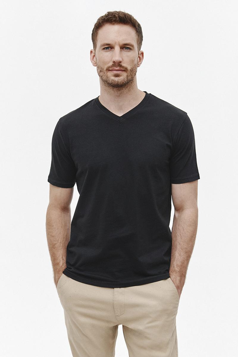 t-shirt v-neck czarny