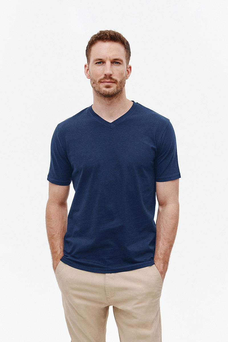 t-shirt v-neck granat