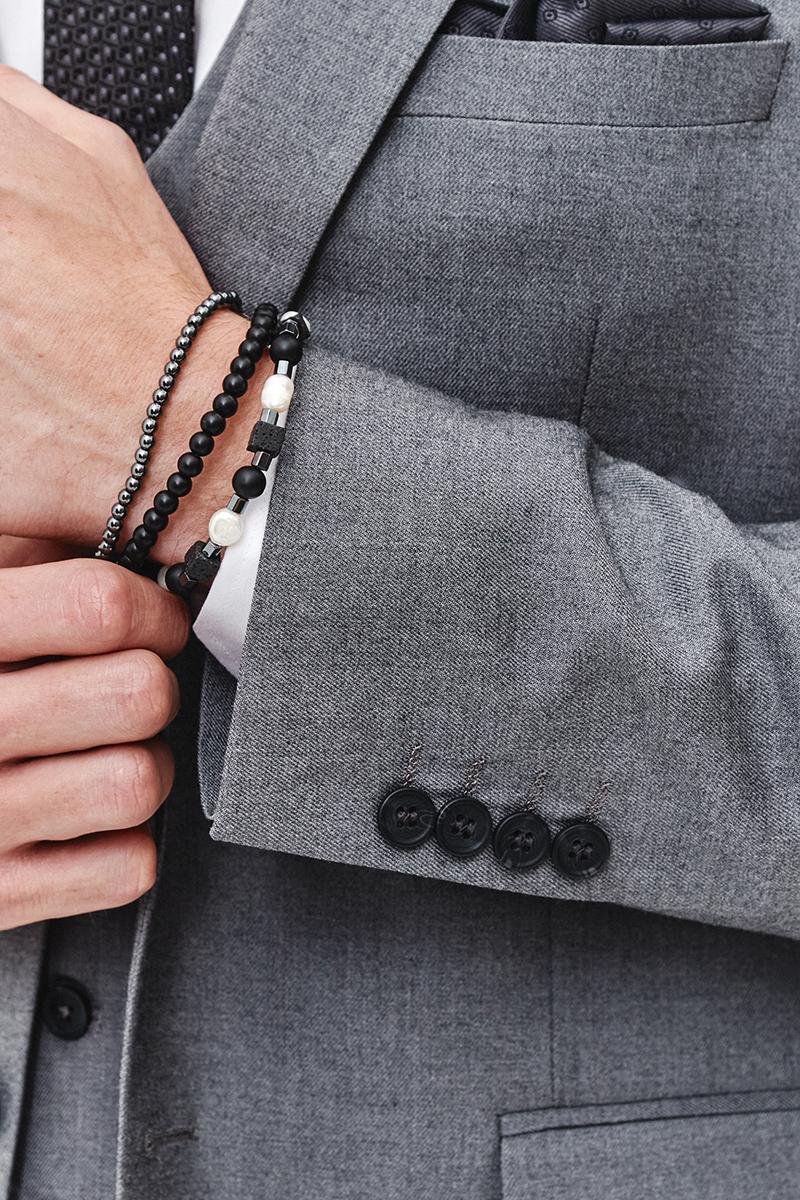 szary klasyczny garnitur męski