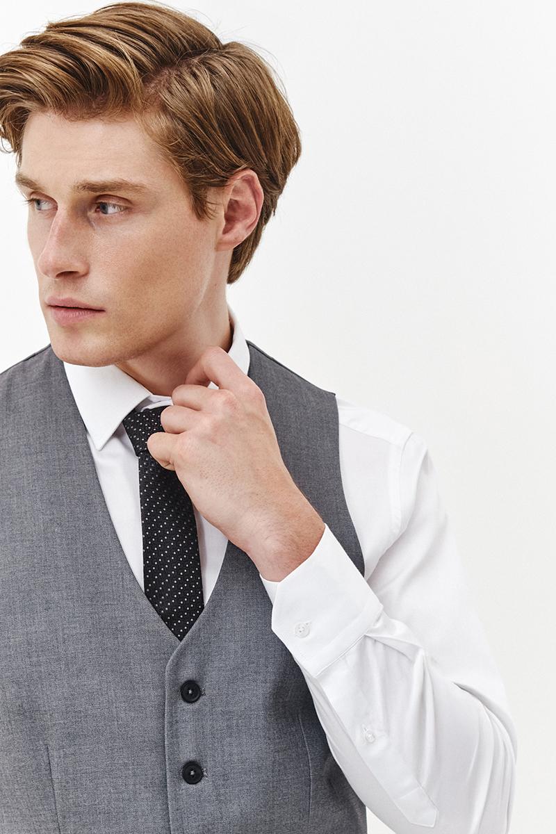 szara kamizelka jednorzędowa