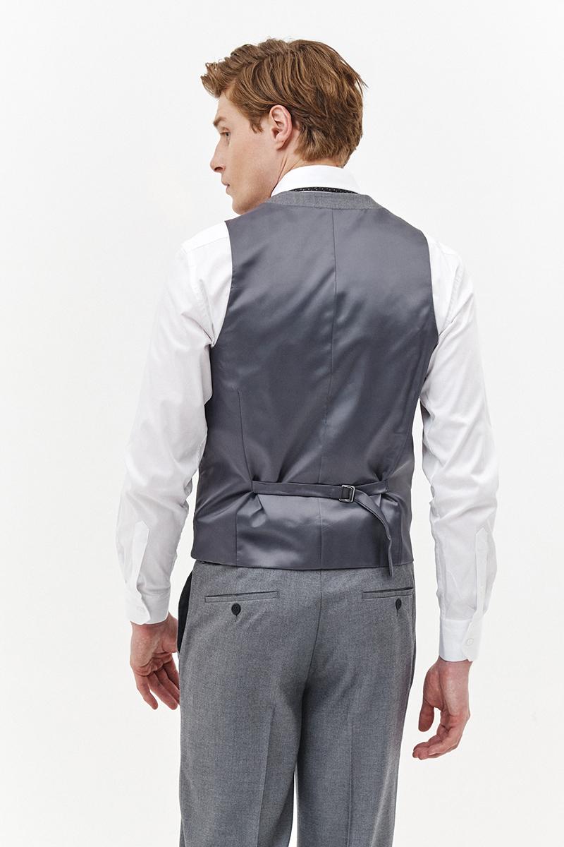 szara kamizelka jednorzędowa