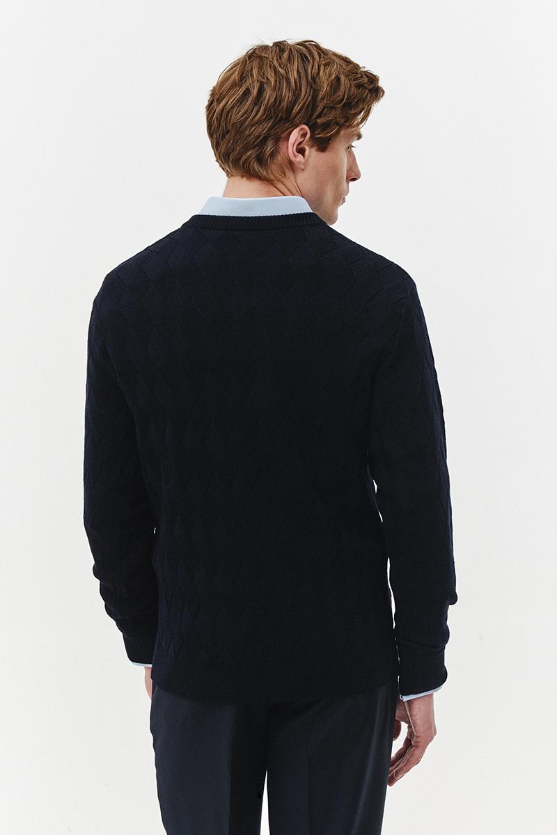 granatowy sweter z wełną merino