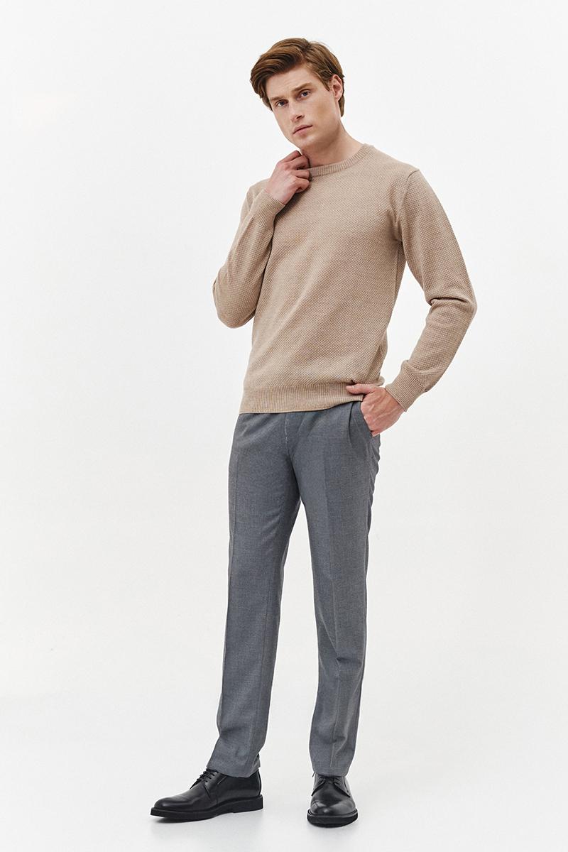 beżowy sweter z wełną merino