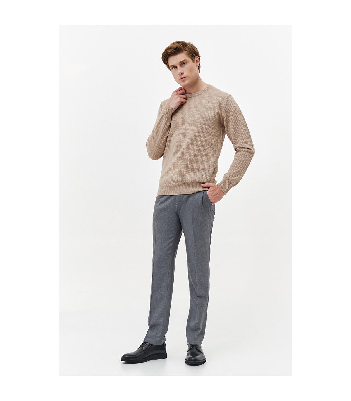 beżowy sweter z wełną merino