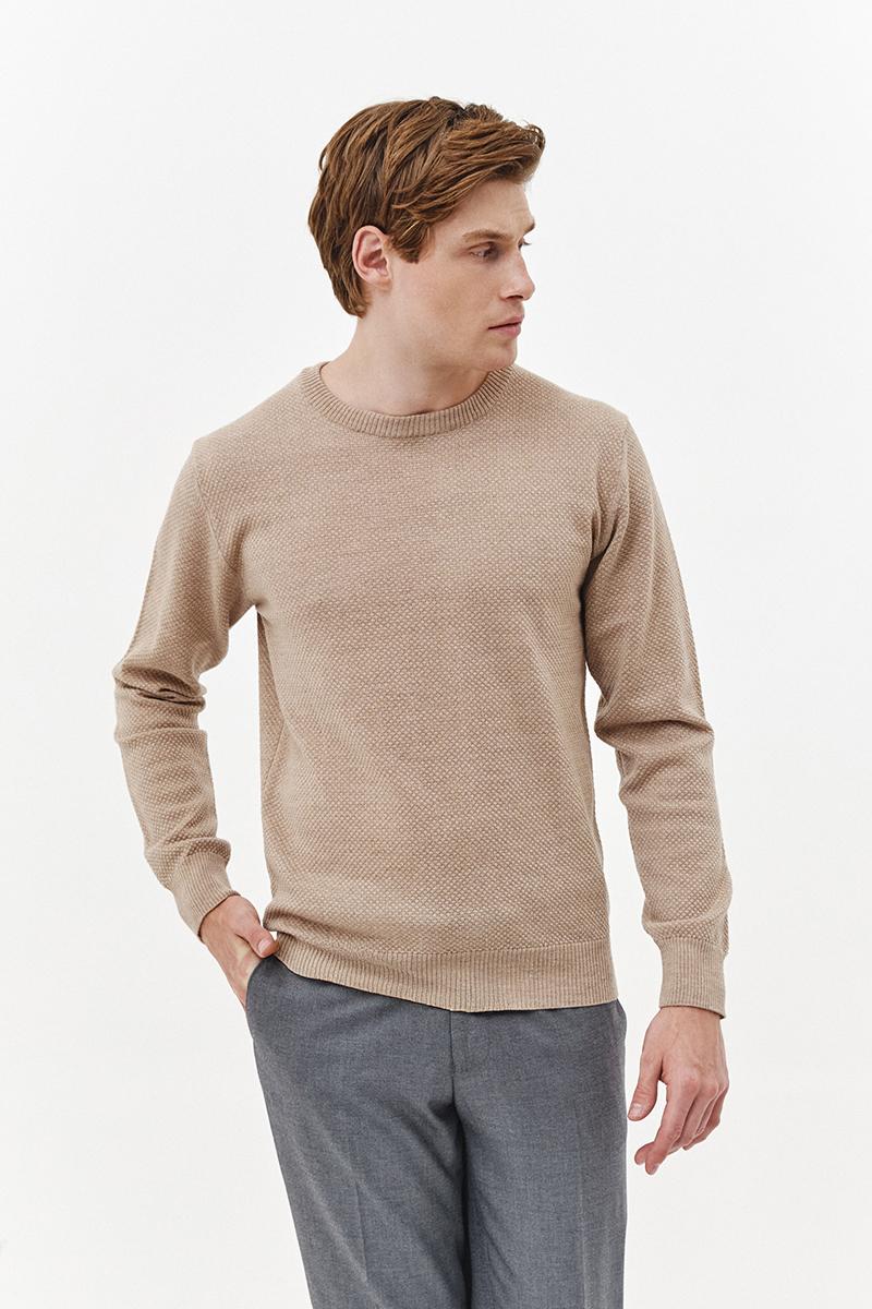 beżowy sweter z wełną merino