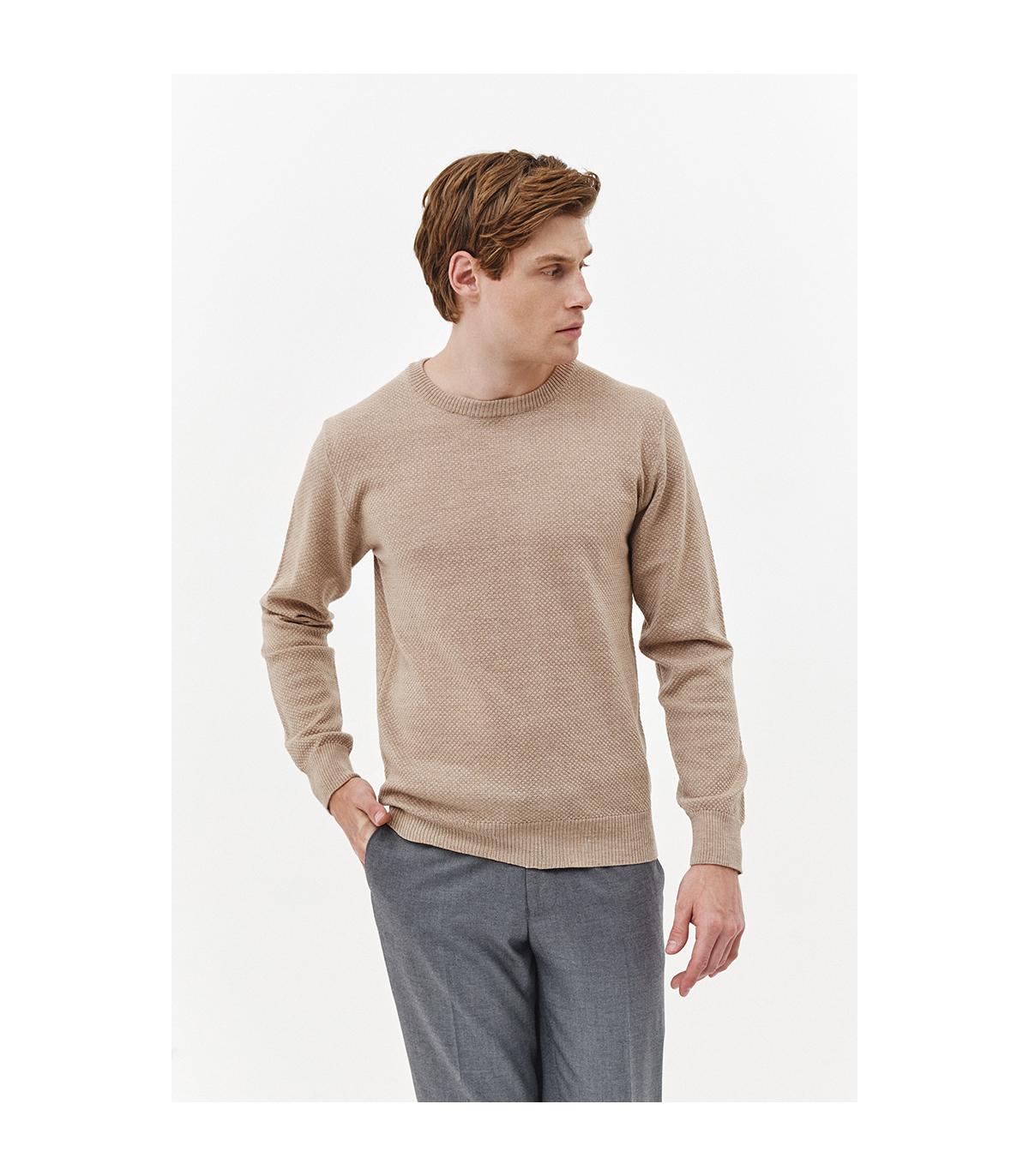 beżowy sweter z wełną merino