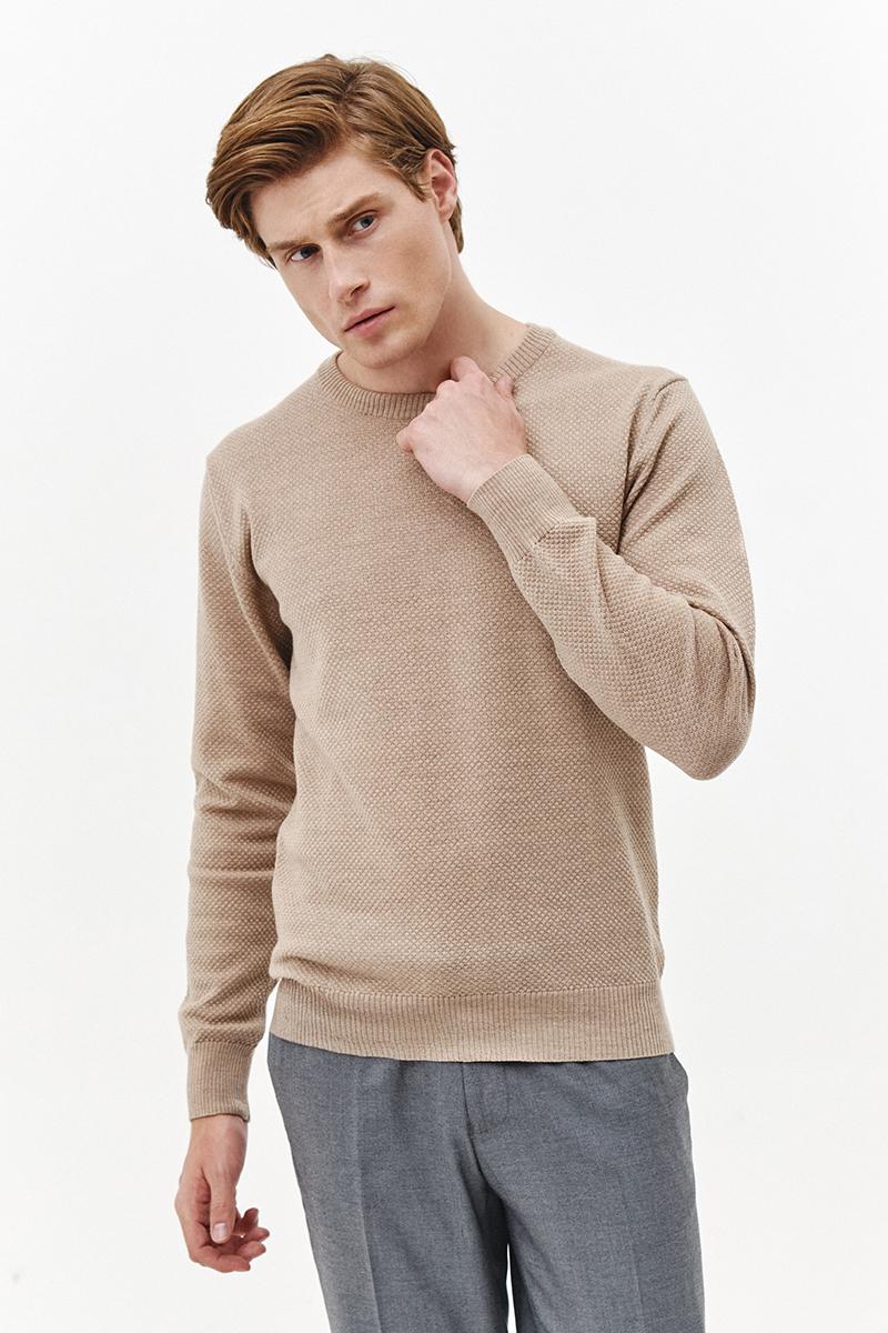 beżowy sweter z wełną merino