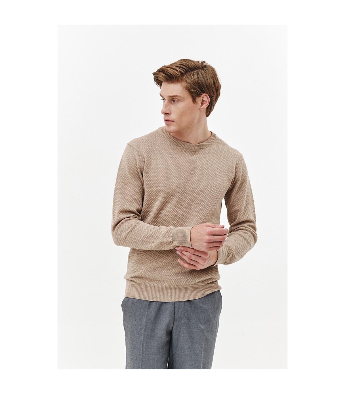 beżowy sweter z wełną merino