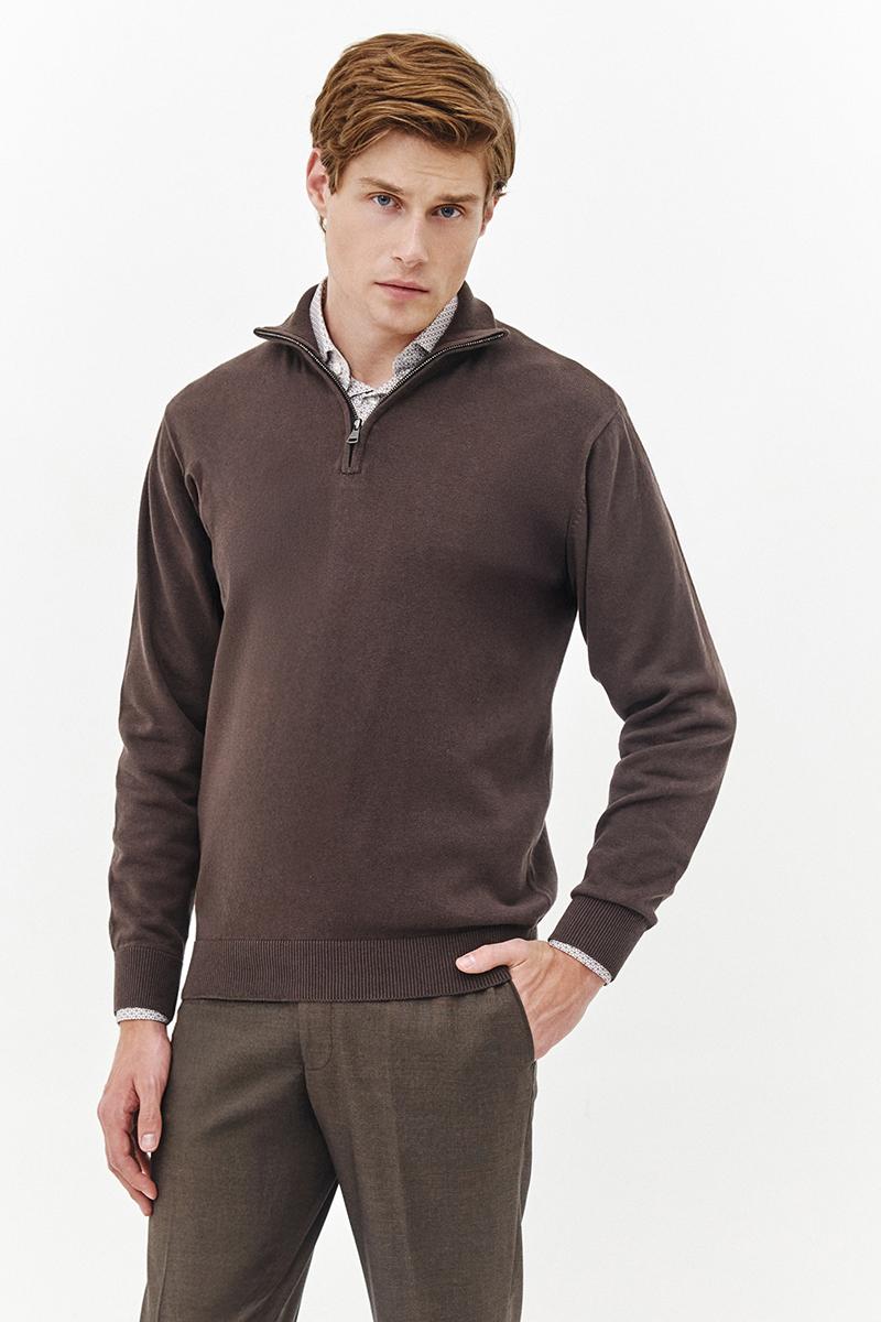 brązowy półgolf zapinany