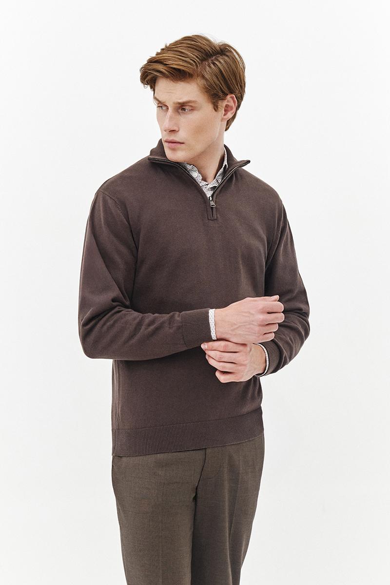 brązowy półgolf zapinany