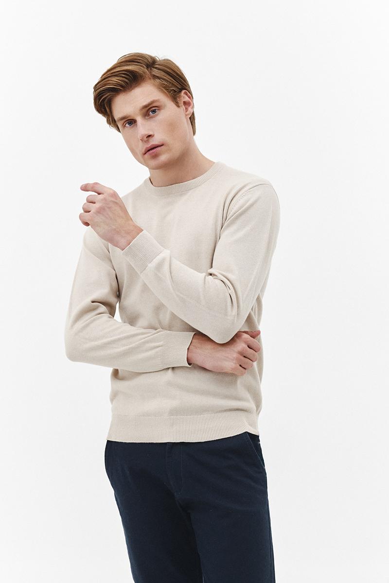 beżowy sweter męski