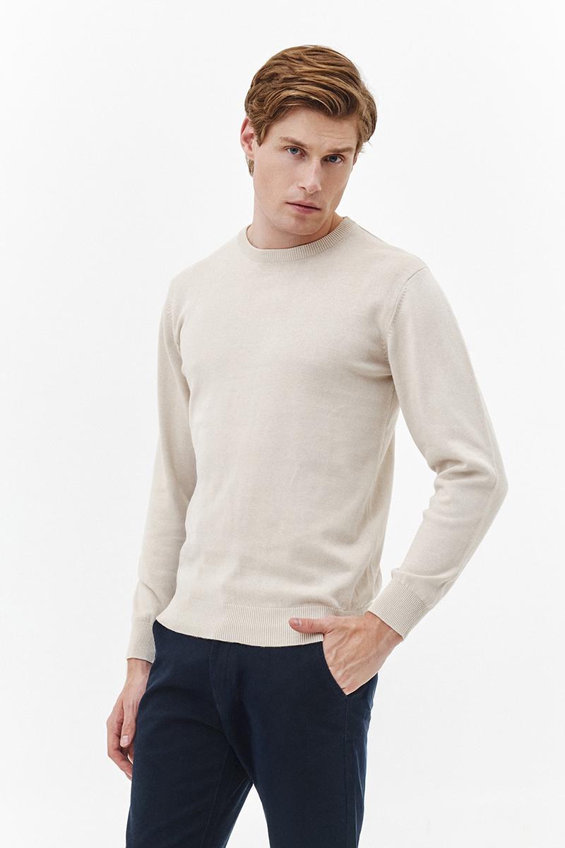 beżowy sweter męski