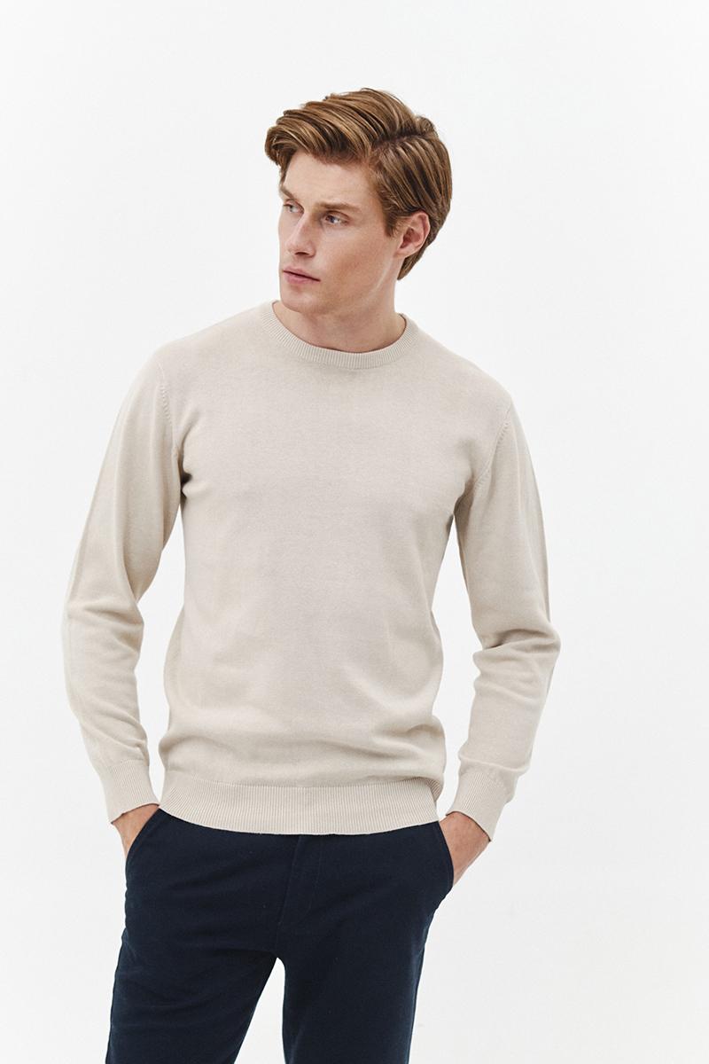 beżowy sweter męski