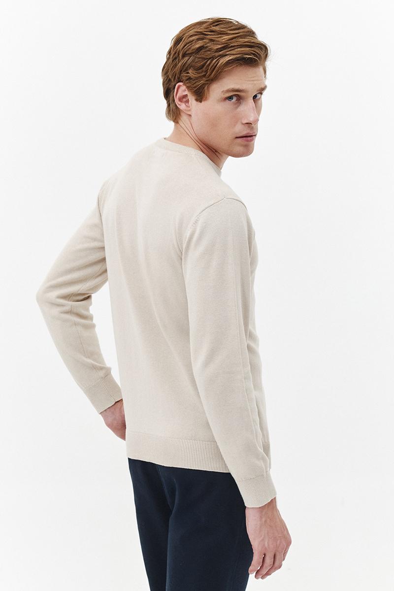 beżowy sweter męski