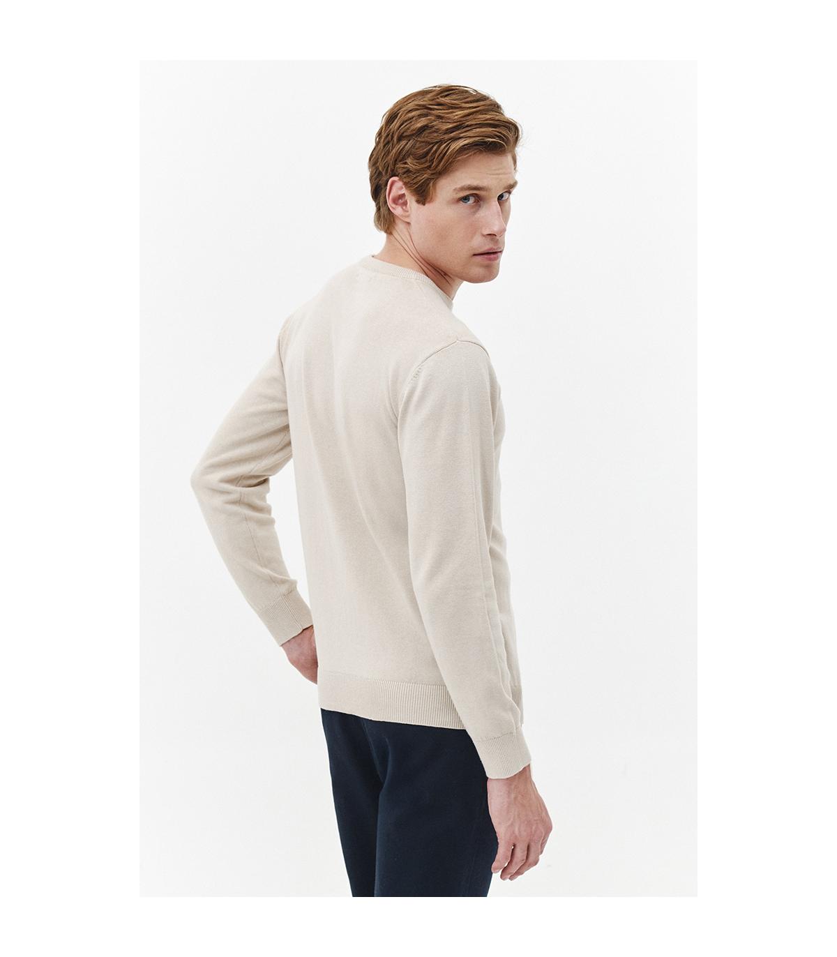 beżowy sweter męski