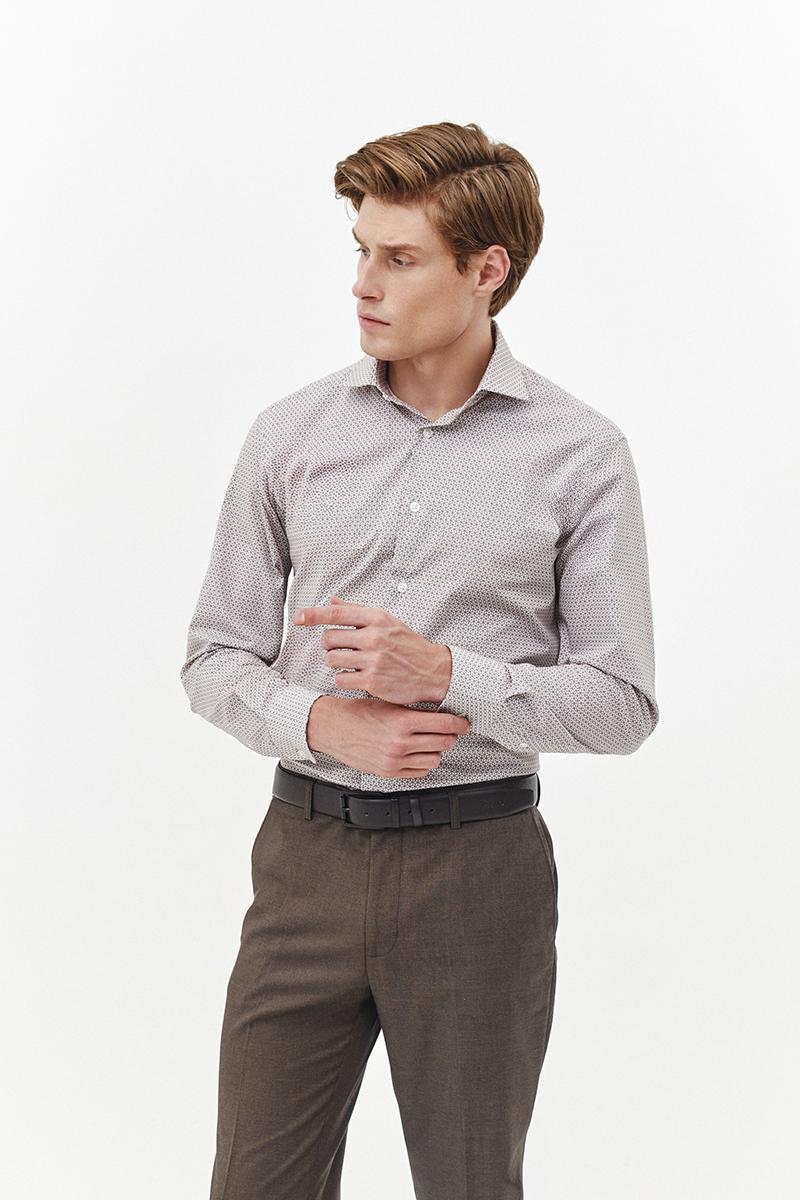 brązowa koszula z wzorem