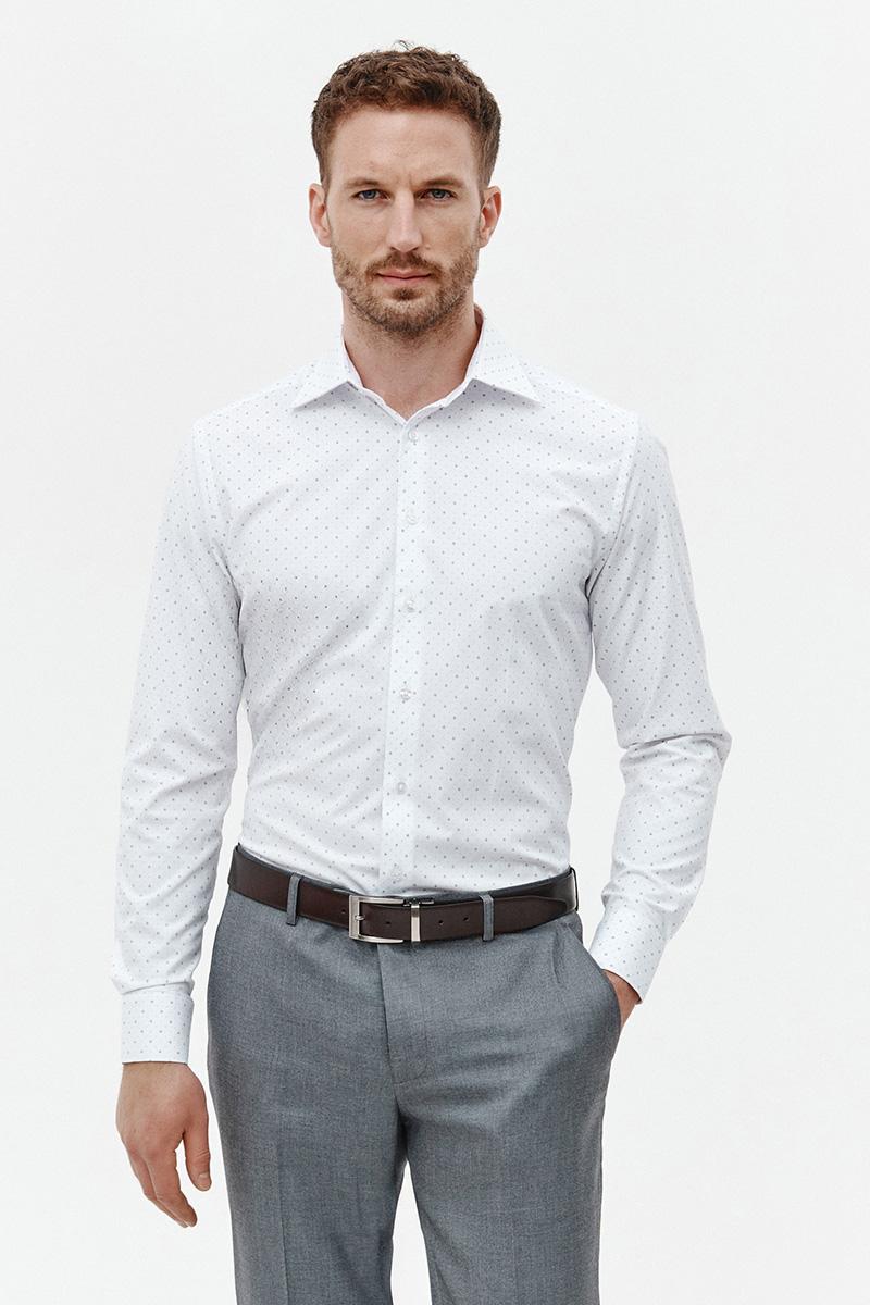 biała koszula z wzorem