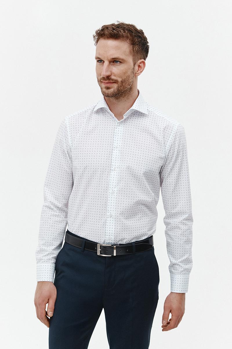 biała koszula z wzorem