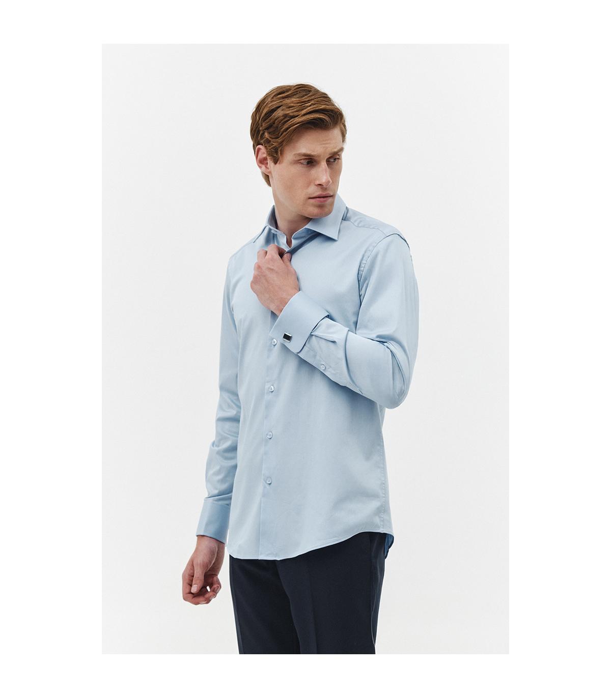 błękitna koszula na spinki