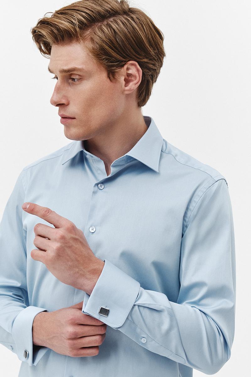 błękitna koszula na spinki