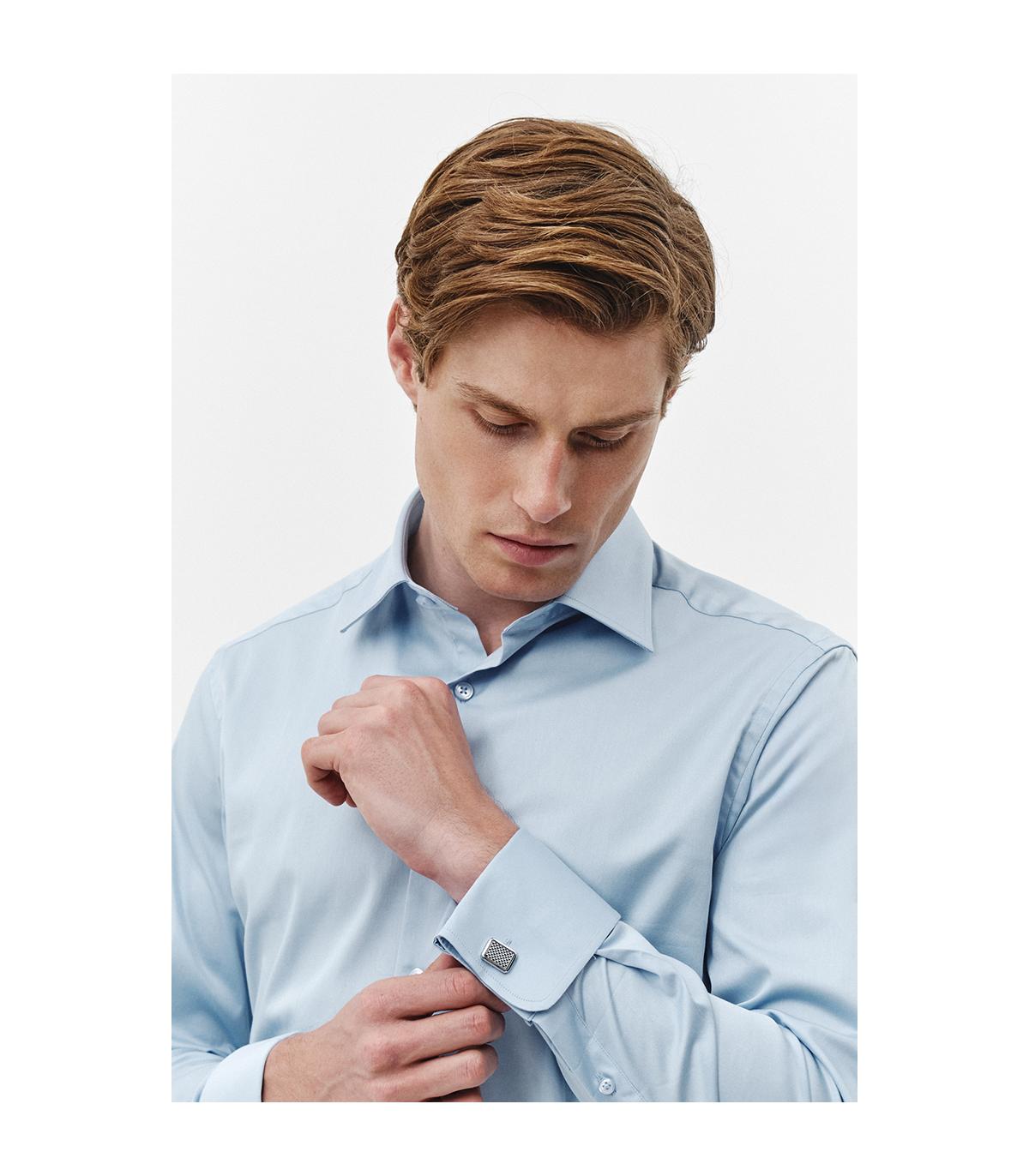 błękitna koszula na spinki