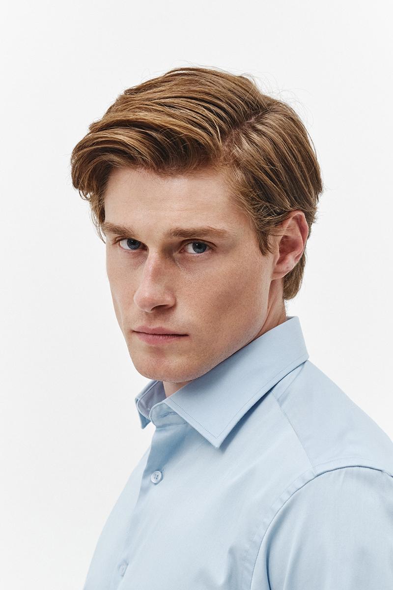 błękitna koszula na spinki