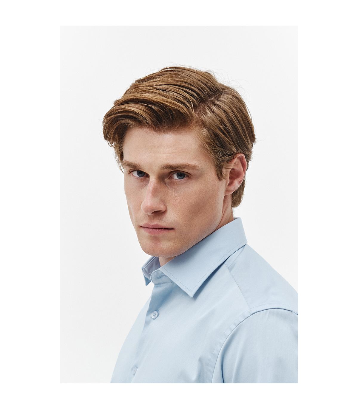 błękitna koszula na spinki