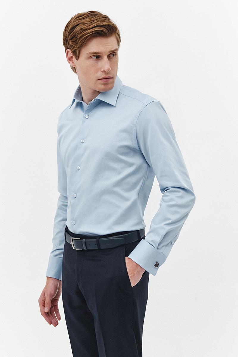 błękitna koszula na spinki