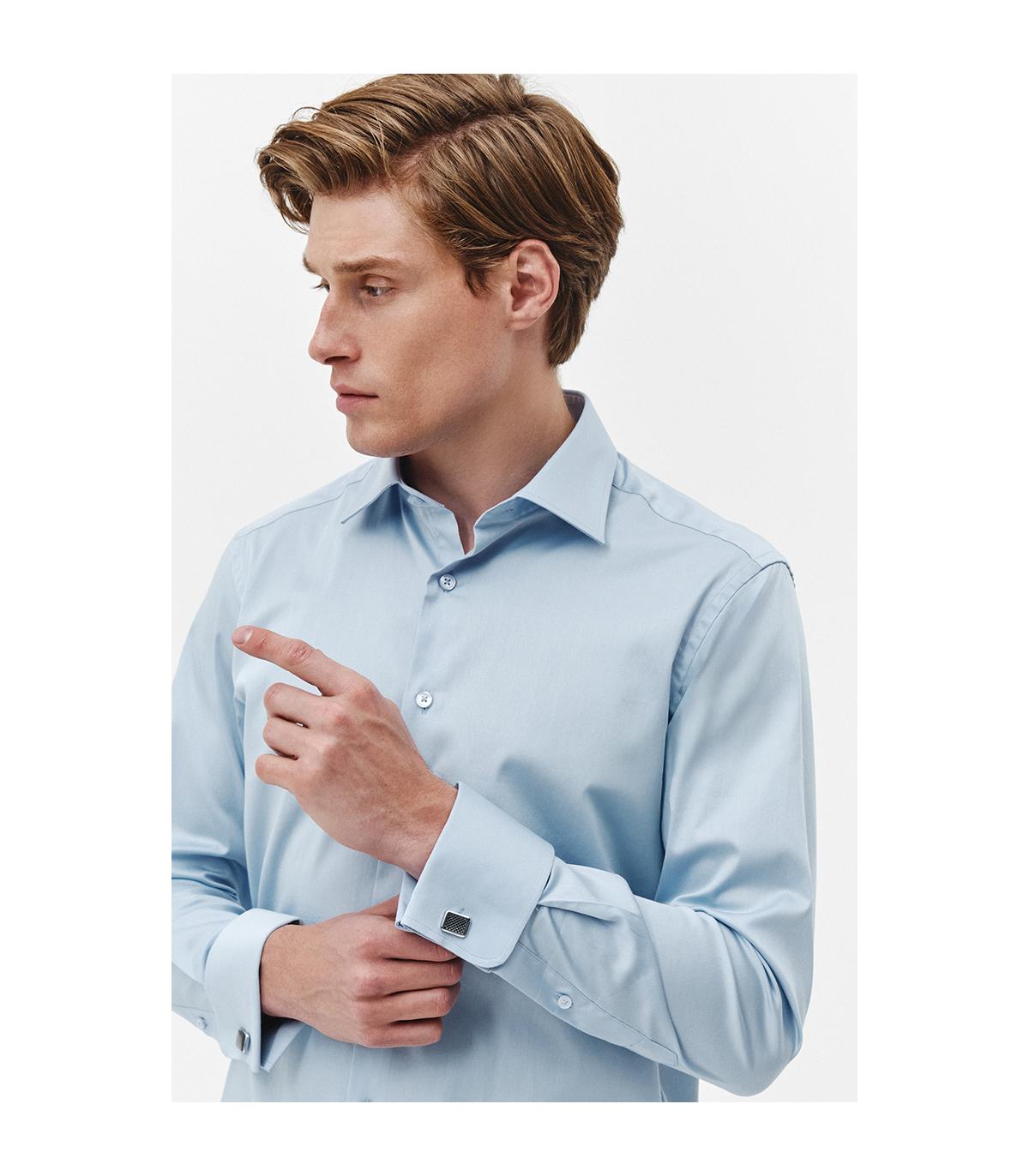 błękitna koszula na spinki