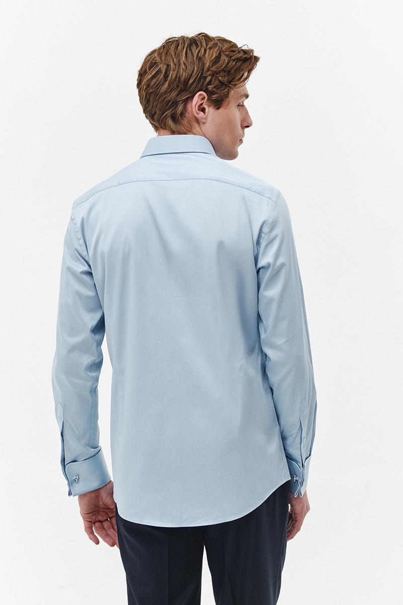 błękitna koszula na spinki