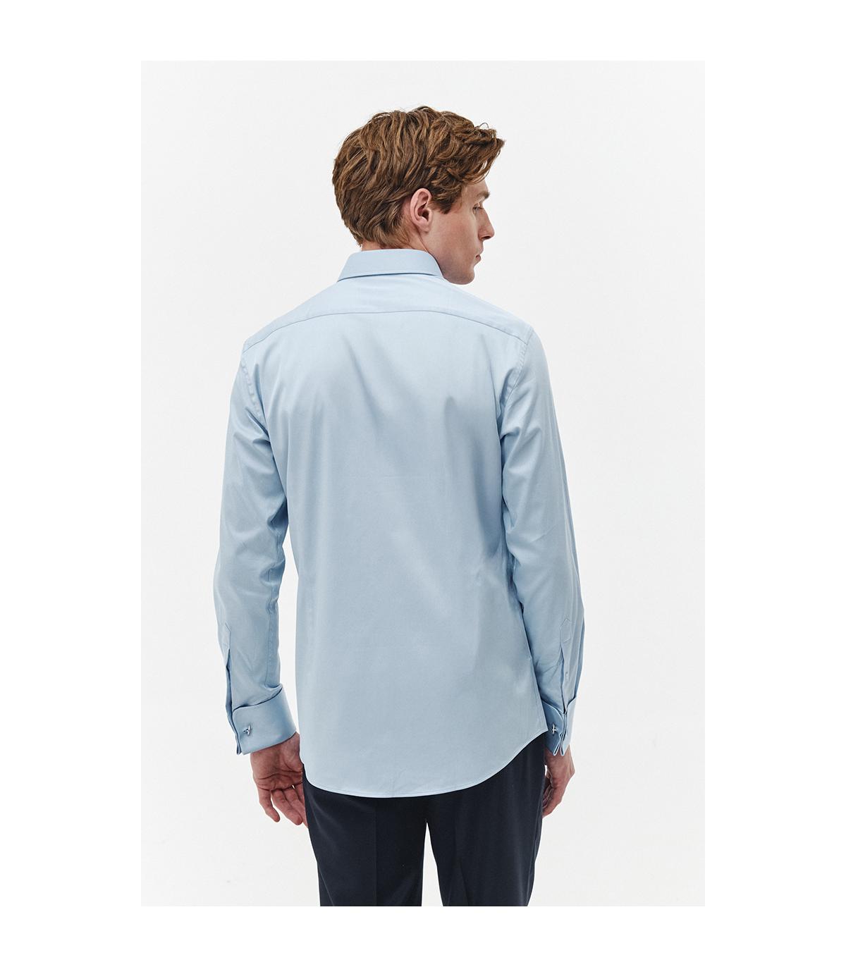 błękitna koszula na spinki