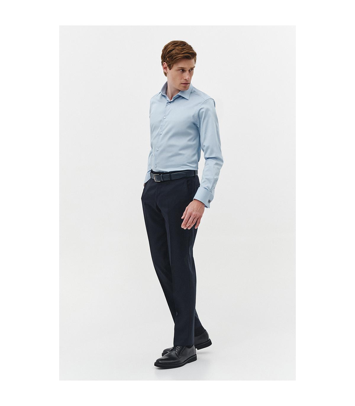 błękitna koszula na spinki