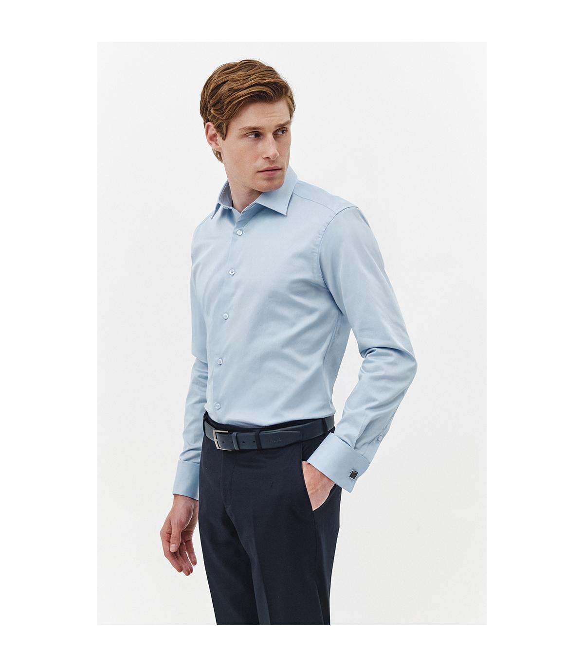 błękitna koszula na spinki