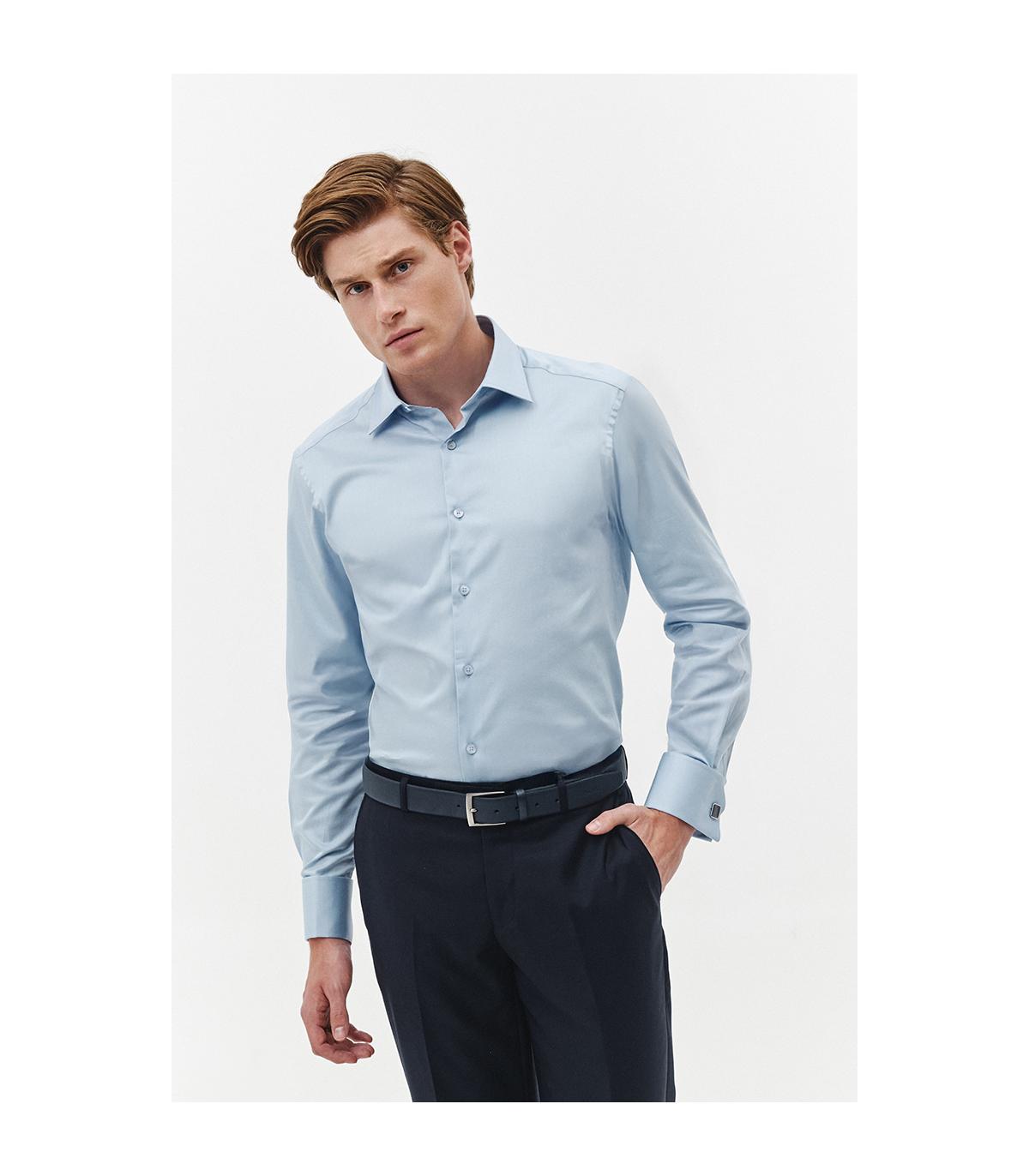 błękitna koszula na spinki