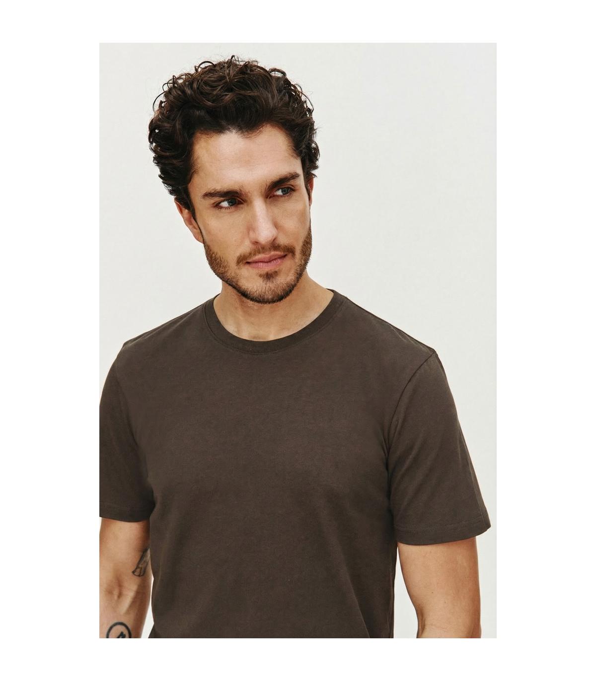 BRĄZOWY T-SHIRT MĘSKI ADO